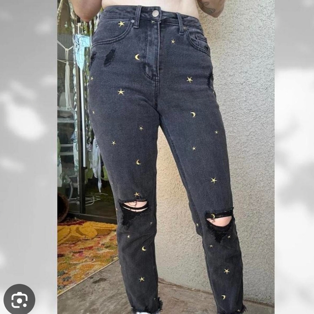 Tinseltown Black Boyfriend Jeans with Subtle Embellishments 7. J34